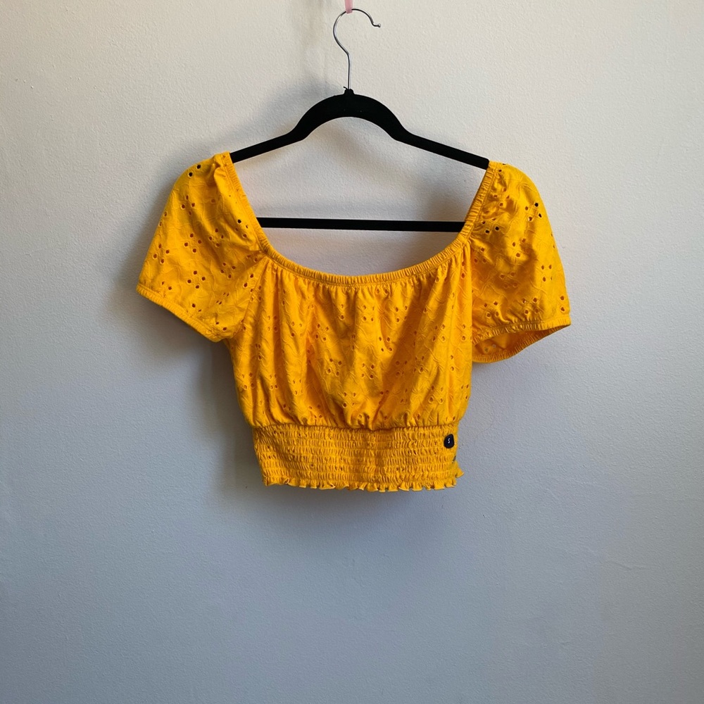 NWT Hollister off the shoulder ruffle crop top